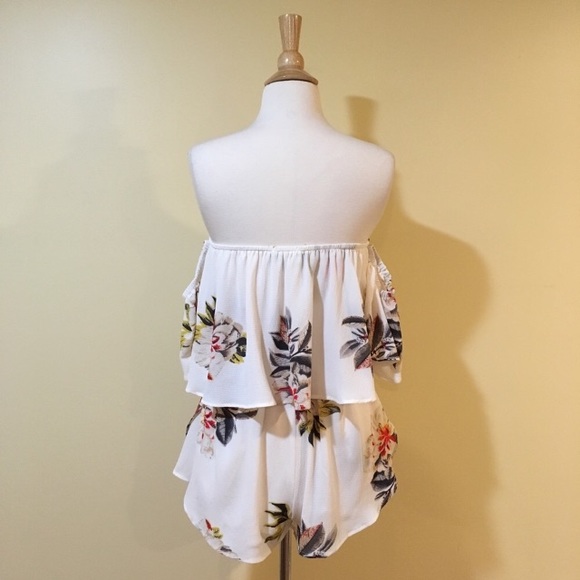 💥 CLEARANCE Off Shoulder Ruffled Floral Romper - Picture 7 of 8